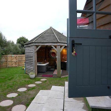 Romantic Retreat - Luxury Shepherds Hut + Hot Tub! Camborne Eksteriør billede