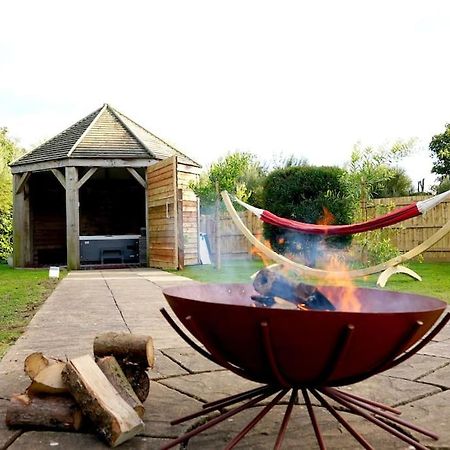 Romantic Retreat - Luxury Shepherds Hut + Hot Tub! Camborne Eksteriør billede