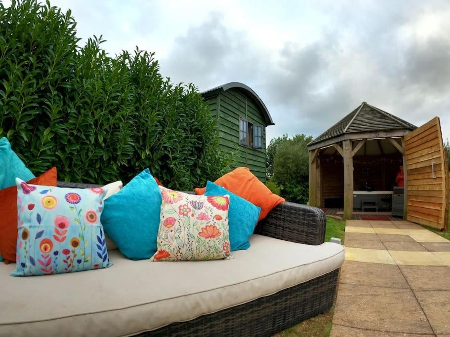 Romantic Retreat - Luxury Shepherds Hut + Hot Tub! Camborne Eksteriør billede