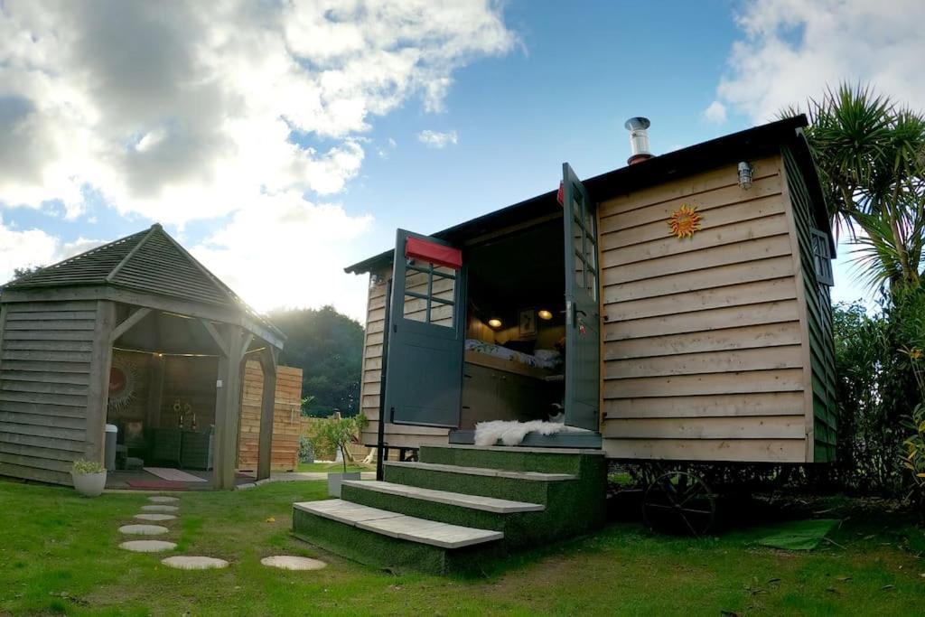 Romantic Retreat - Luxury Shepherds Hut + Hot Tub! Camborne Eksteriør billede