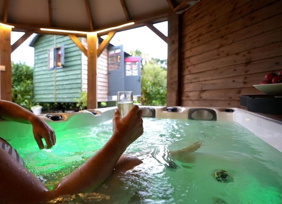 Romantic Retreat - Luxury Shepherds Hut + Hot Tub! Camborne Eksteriør billede