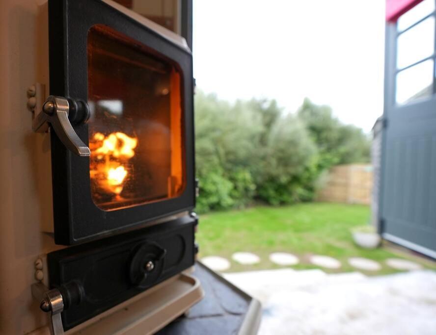 Romantic Retreat - Luxury Shepherds Hut + Hot Tub! Camborne Eksteriør billede