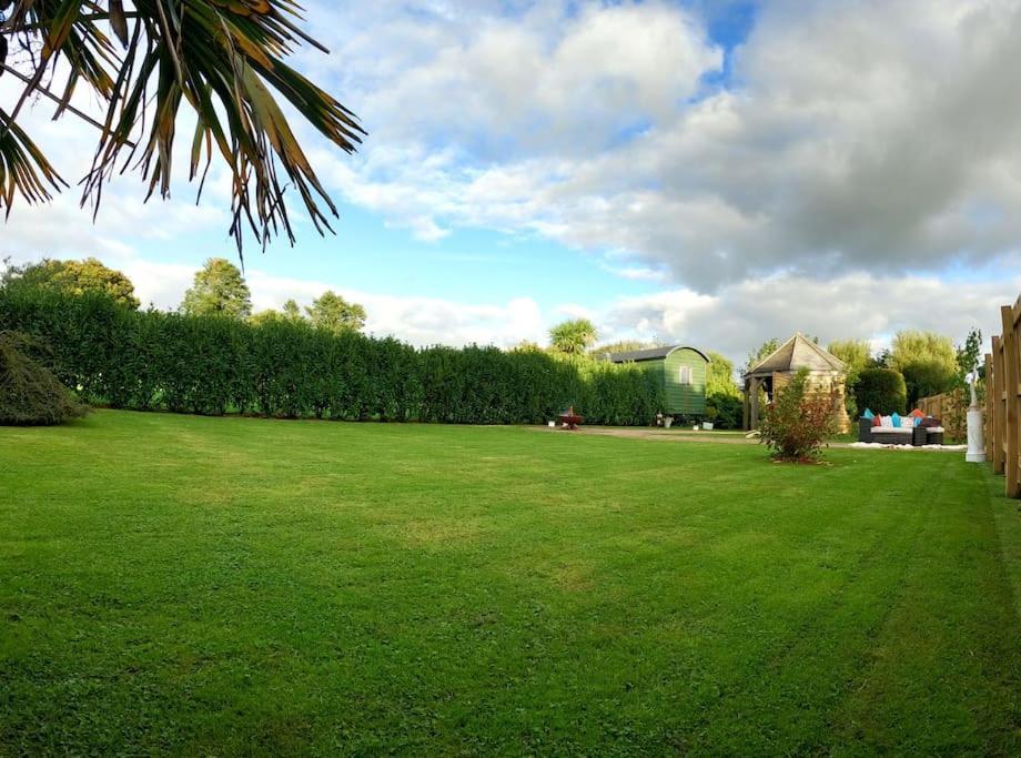 Romantic Retreat - Luxury Shepherds Hut + Hot Tub! Camborne Eksteriør billede