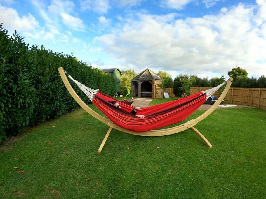 Romantic Retreat - Luxury Shepherds Hut + Hot Tub! Camborne Eksteriør billede