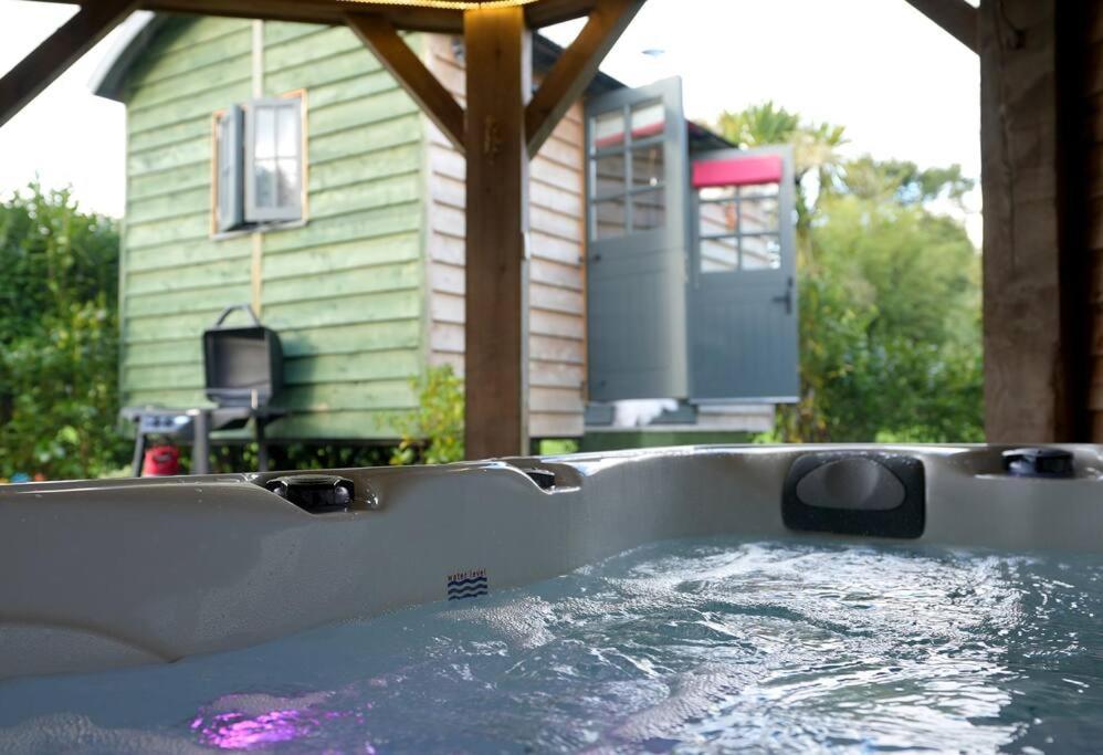 Romantic Retreat - Luxury Shepherds Hut + Hot Tub! Camborne Eksteriør billede