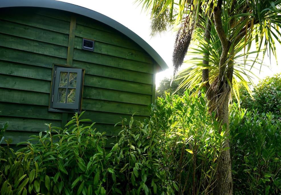 Romantic Retreat - Luxury Shepherds Hut + Hot Tub! Camborne Eksteriør billede