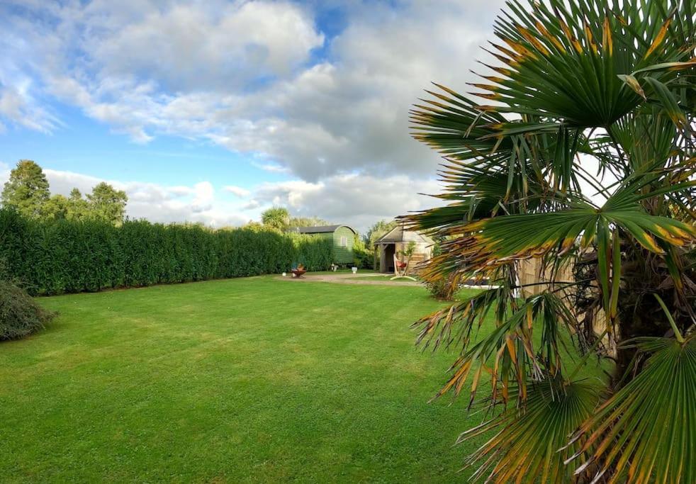 Romantic Retreat - Luxury Shepherds Hut + Hot Tub! Camborne Eksteriør billede