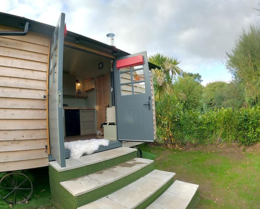 Romantic Retreat - Luxury Shepherds Hut + Hot Tub! Camborne Eksteriør billede