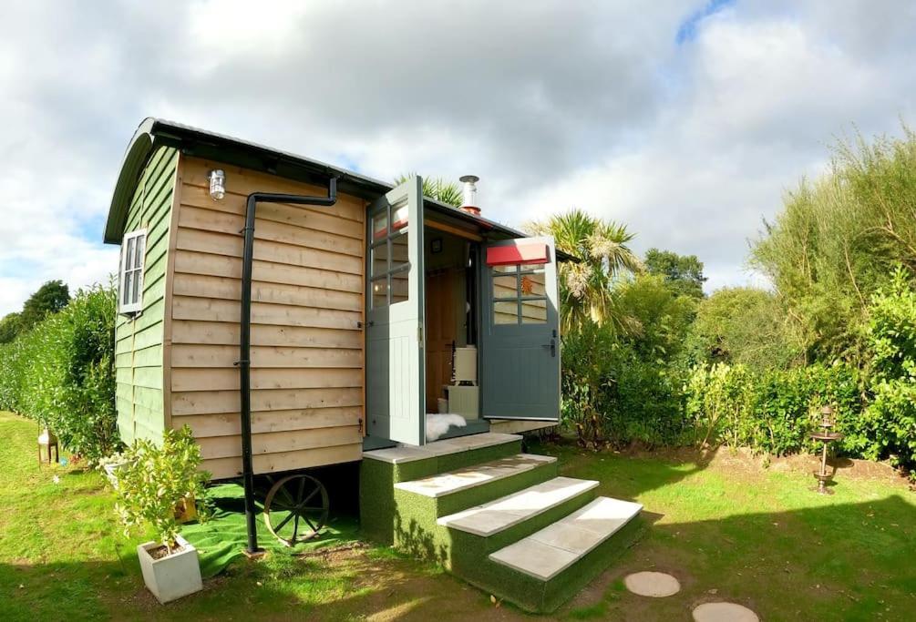 Romantic Retreat - Luxury Shepherds Hut + Hot Tub! Camborne Eksteriør billede